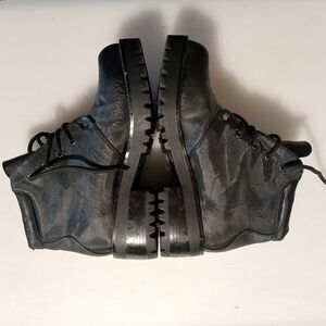 London Fog, black boots, sz 8, deep boot treads, lightly worn